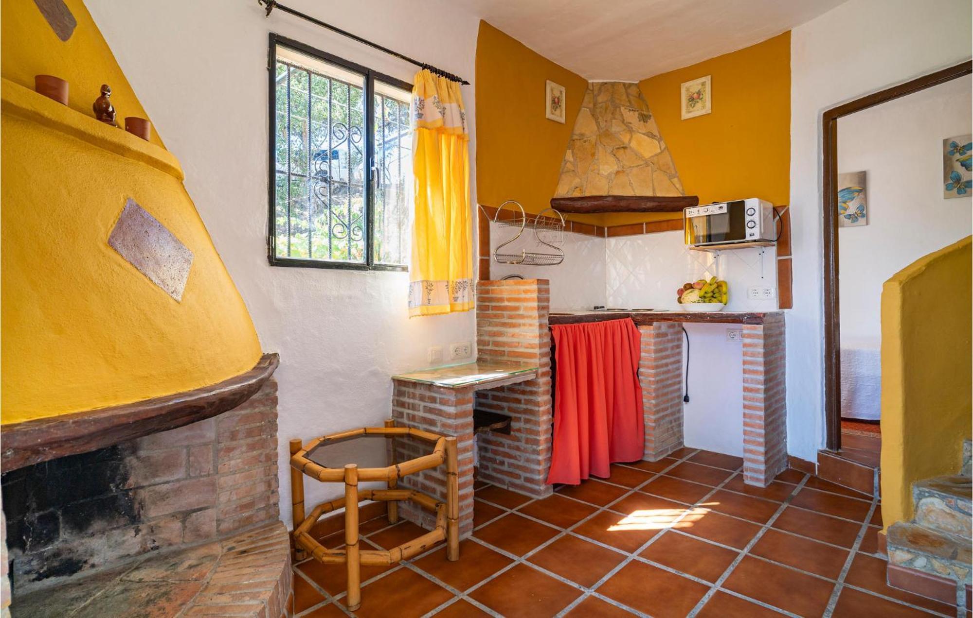 Amazing Cottage In Algatocin With Kitchen Ngoại thất bức ảnh