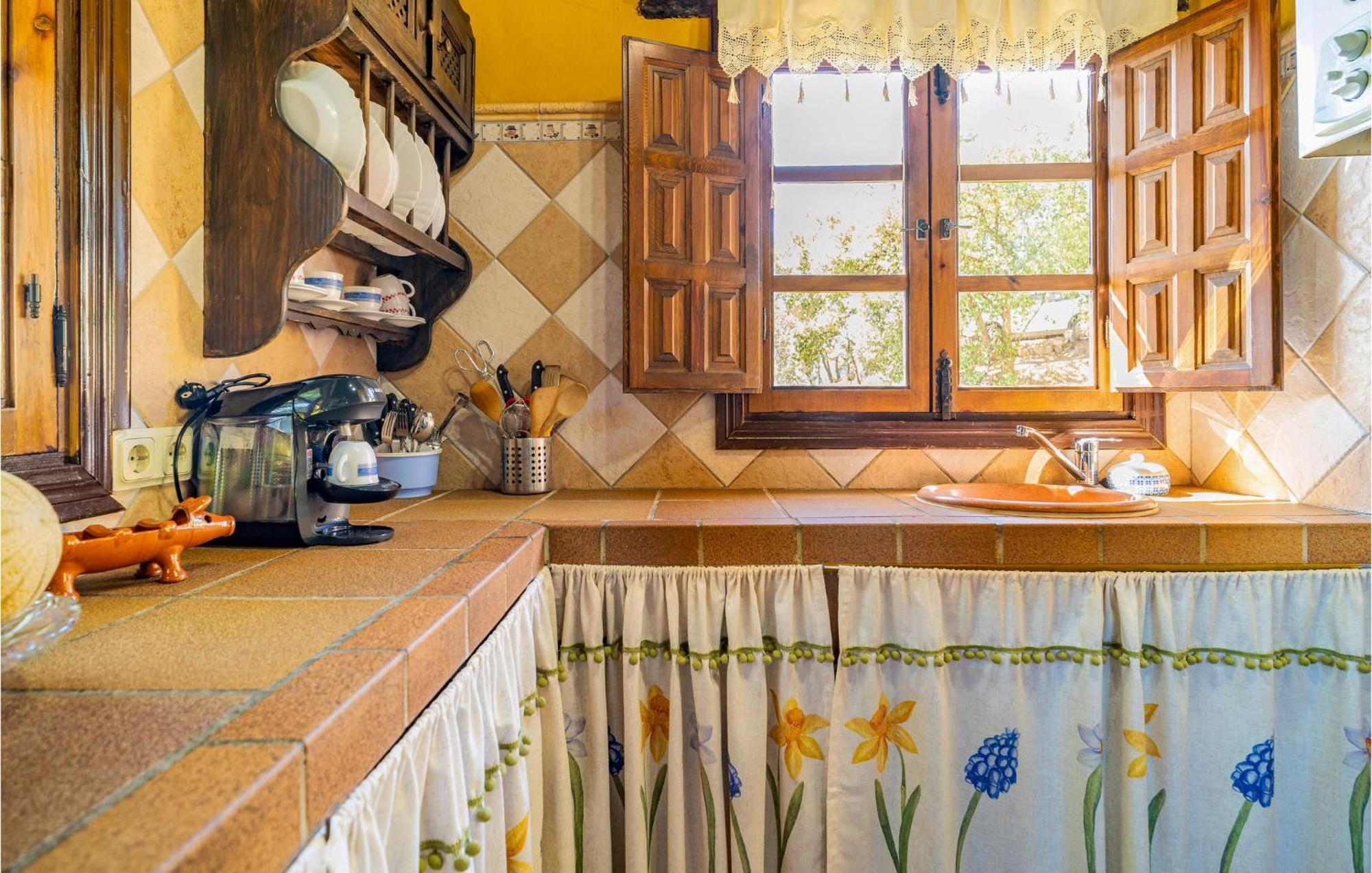 Amazing Cottage In Algatocin With Kitchen Ngoại thất bức ảnh