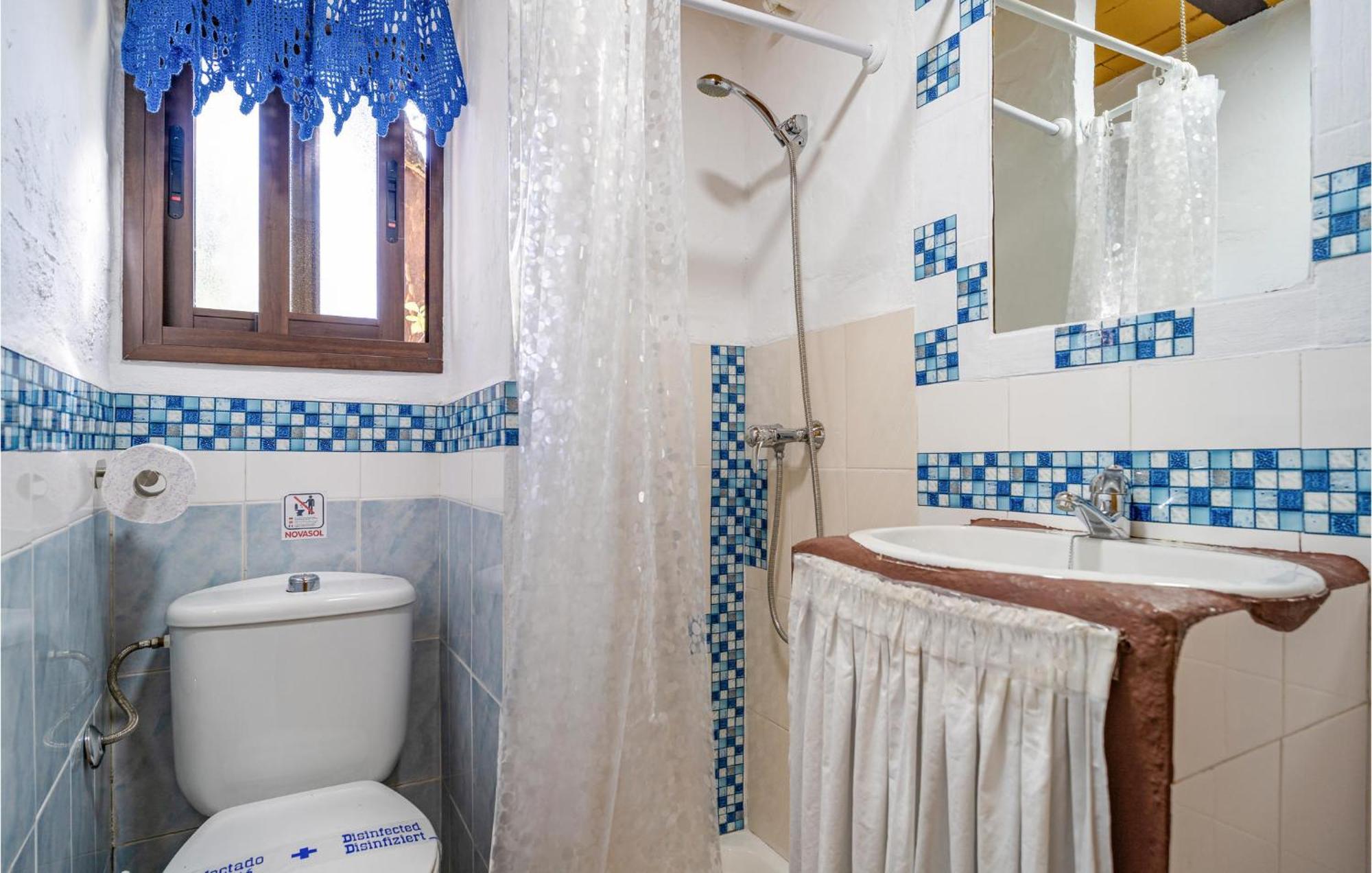 Amazing Cottage In Algatocin With Kitchen Ngoại thất bức ảnh