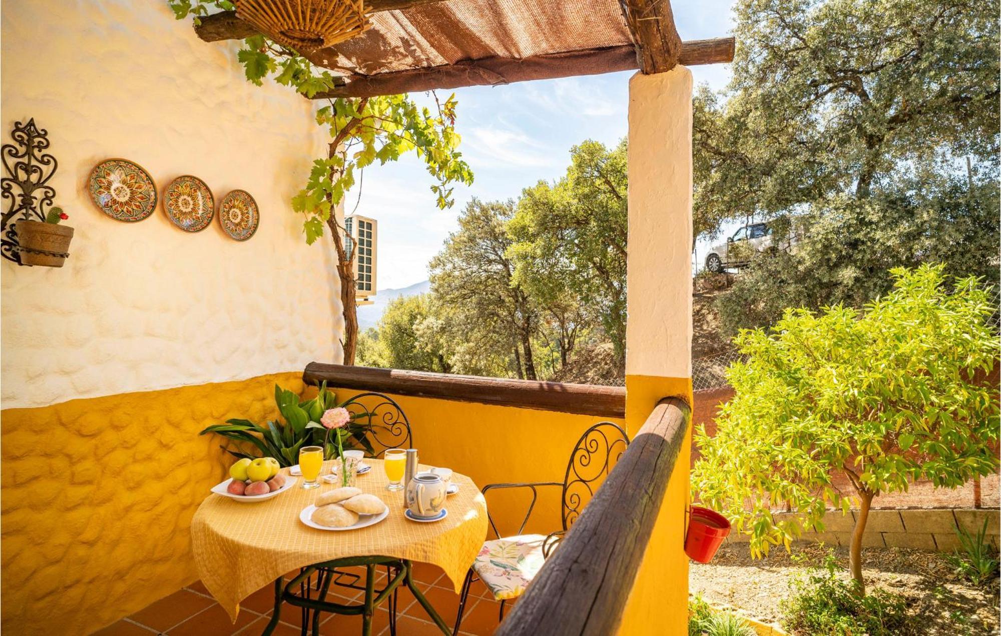 Amazing Cottage In Algatocin With Kitchen Ngoại thất bức ảnh